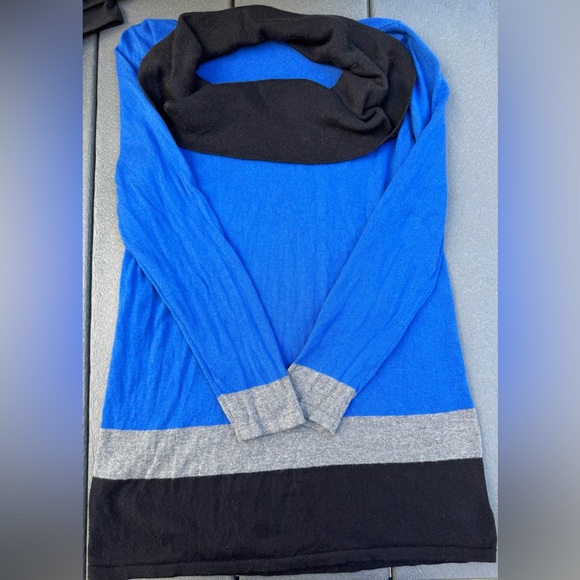 EUC Motherhood Maternity sweater. - Picture 1 of 3
